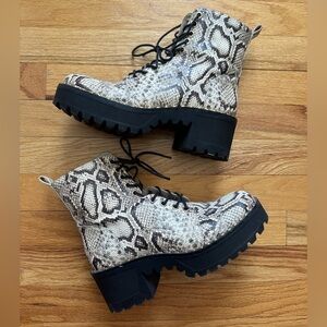 Vince Camuto VC Mecale Leather Python Snake Print Platform Combat Boots Size 7